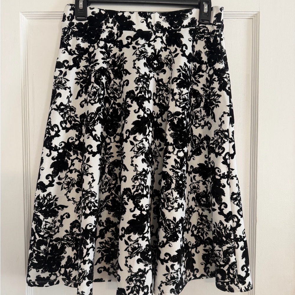 Monteau Black and White A-Line Skirt